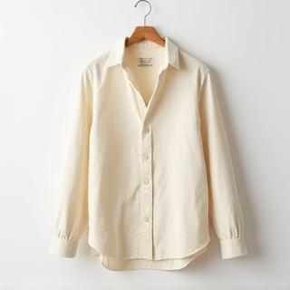 Kaze Linen Shirt on a wooden hanger